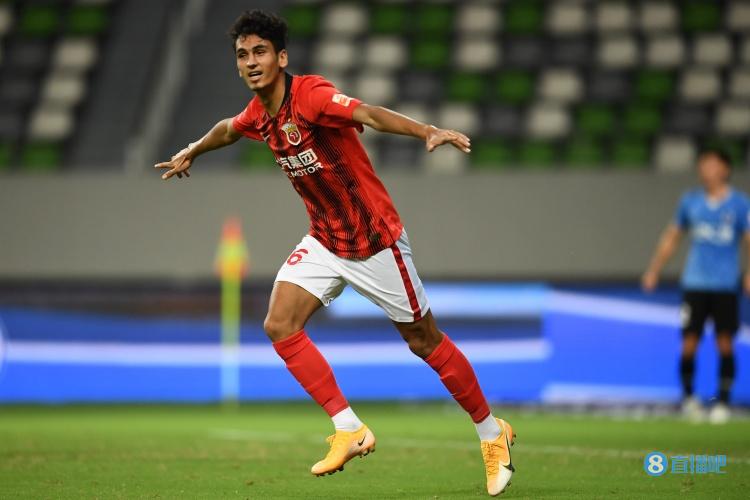 足球报:阿布拉汗因护照没及时办妥未参加迪拜杯,期待踢亚运会